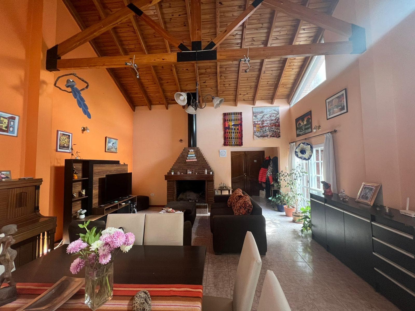 BEAUTIFUL HOUSE FOR SALE IN THE 6TH SECTION