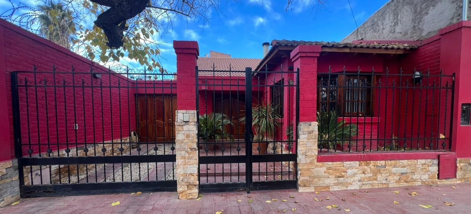 BEAUTIFUL HOUSE FOR SALE IN THE 6TH SECTION