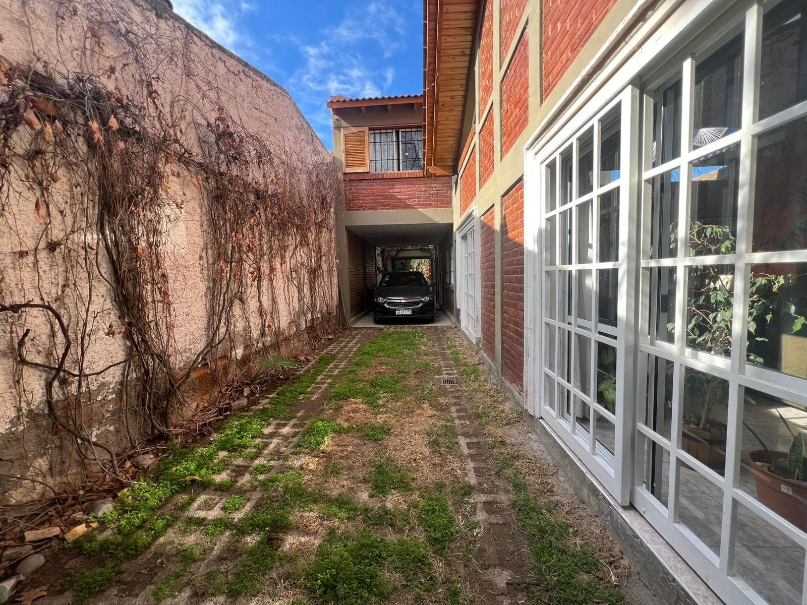 BEAUTIFUL HOUSE FOR SALE IN THE 6TH SECTION