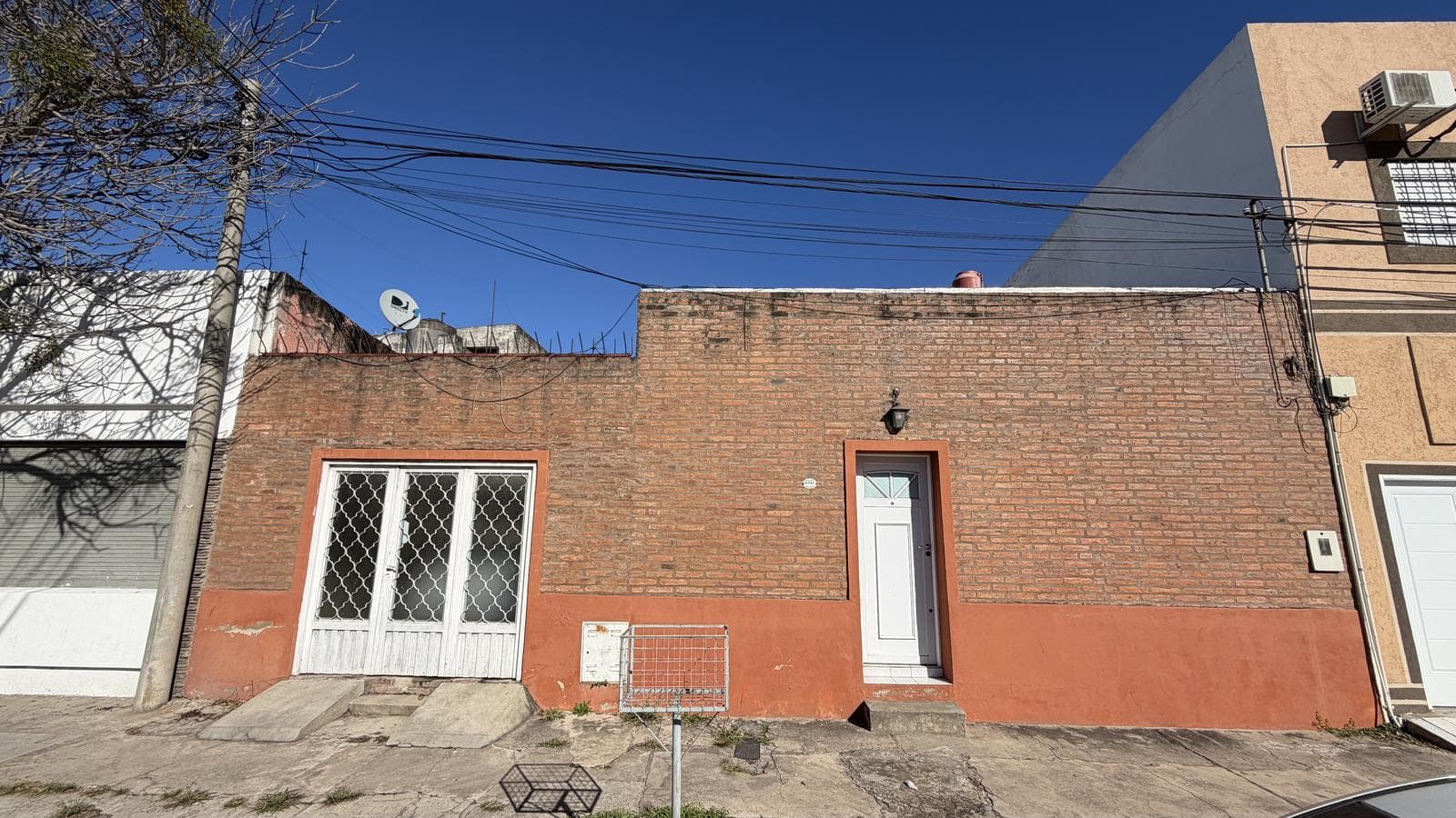 House on a main street, ideal as a first home