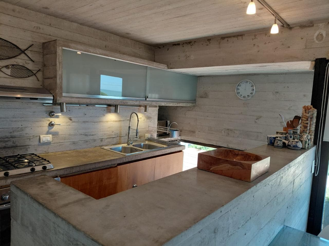 Excellent designer home just steps from the beach in Mar Azul. 6 rooms