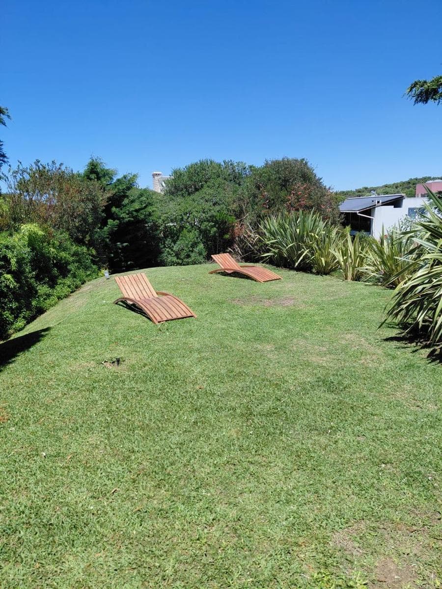 Excellent designer home just steps from the beach in Mar Azul. 6 rooms