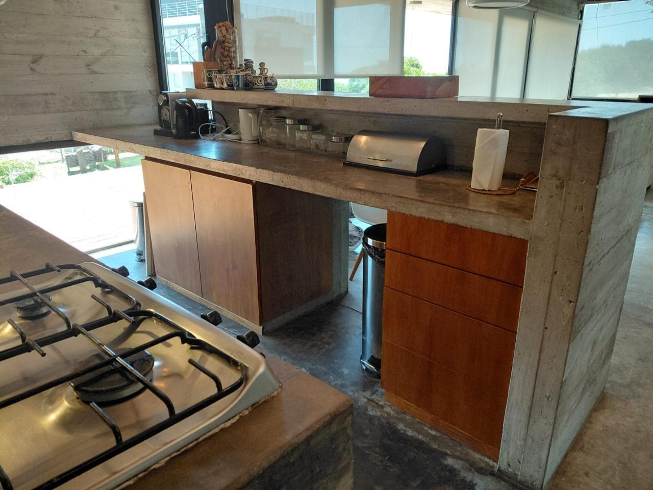 Excellent designer home just steps from the beach in Mar Azul. 6 rooms