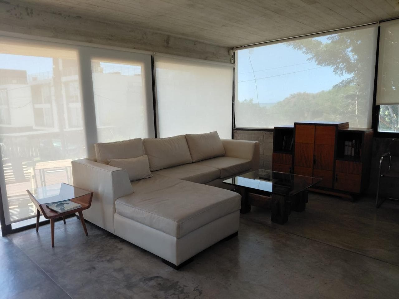 Excellent designer home just steps from the beach in Mar Azul. 6 rooms
