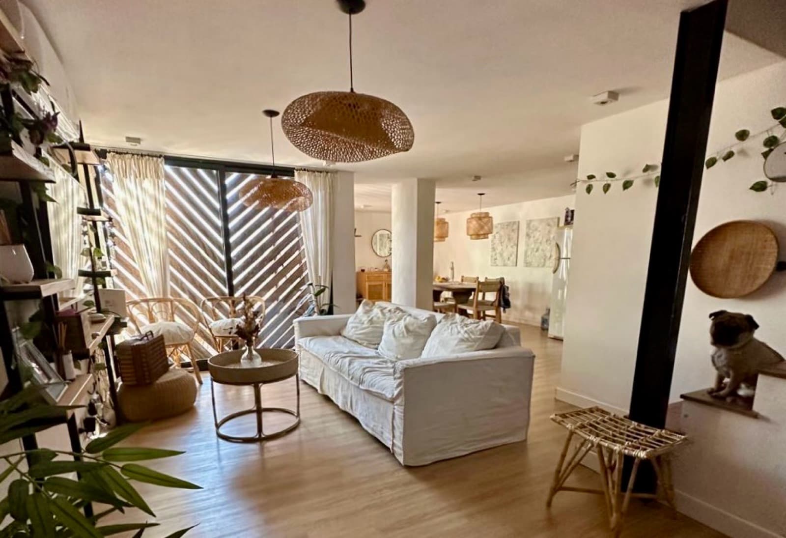 REMODELED HOUSE FOR SALE IN LA PLATA. 4th Street between 71st and 72nd Streets, PH. Excellent condition!