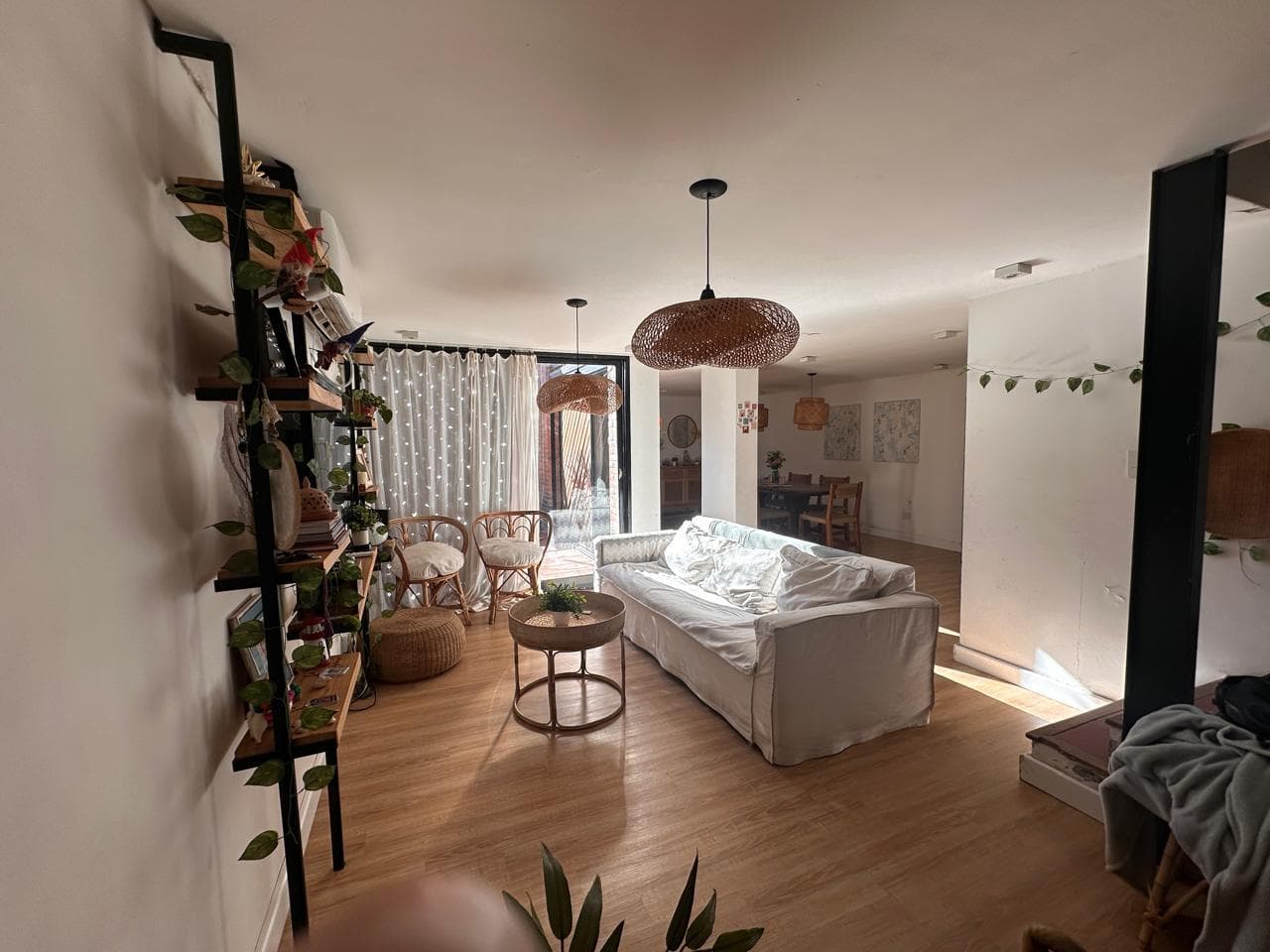 REMODELED HOUSE FOR SALE IN LA PLATA. 4th Street between 71st and 72nd Streets, PH. Excellent condition!