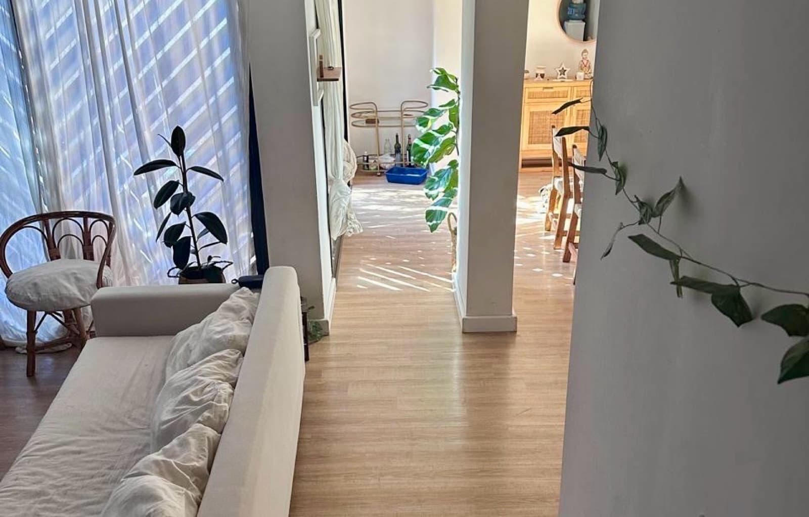 REMODELED HOUSE FOR SALE IN LA PLATA. 4th Street between 71st and 72nd Streets, PH. Excellent condition!