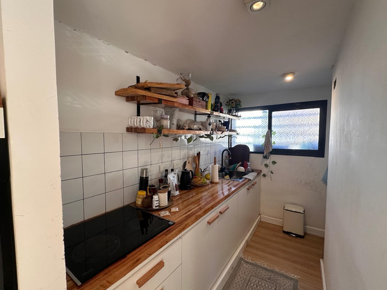 REMODELED HOUSE FOR SALE IN LA PLATA. 4th Street between 71st and 72nd Streets, PH. Excellent condition!