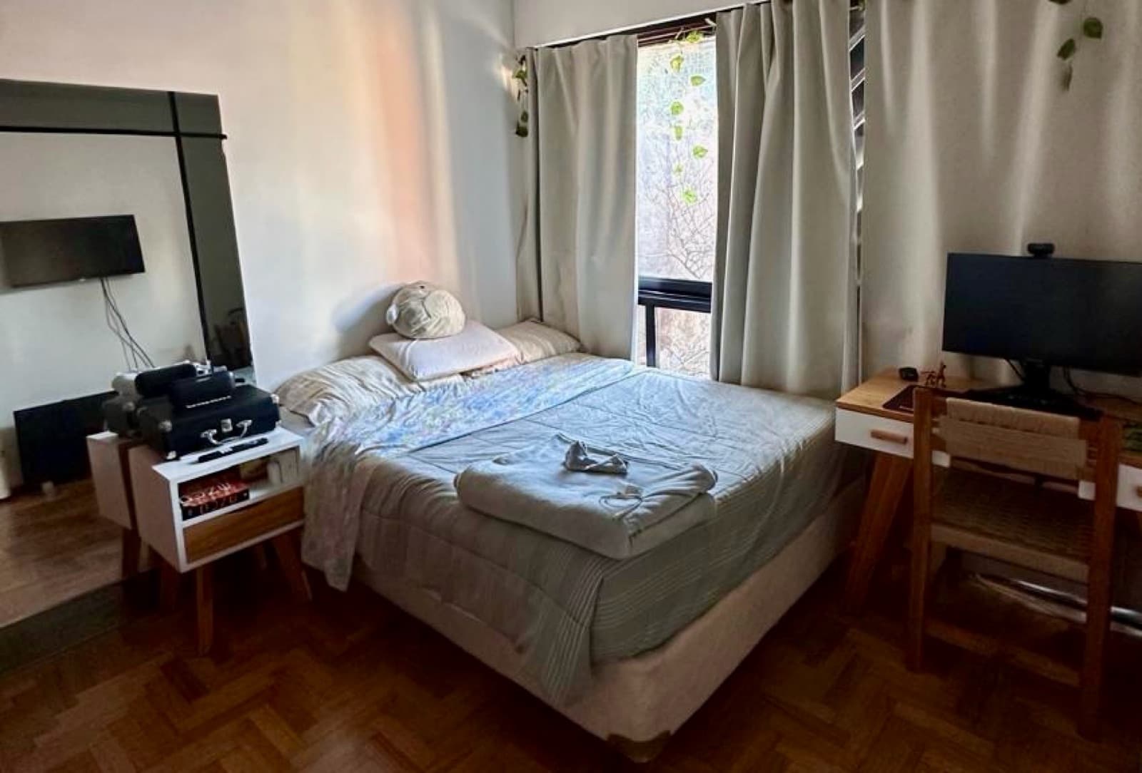 REMODELED HOUSE FOR SALE IN LA PLATA. 4th Street between 71st and 72nd Streets, PH. Excellent condition!