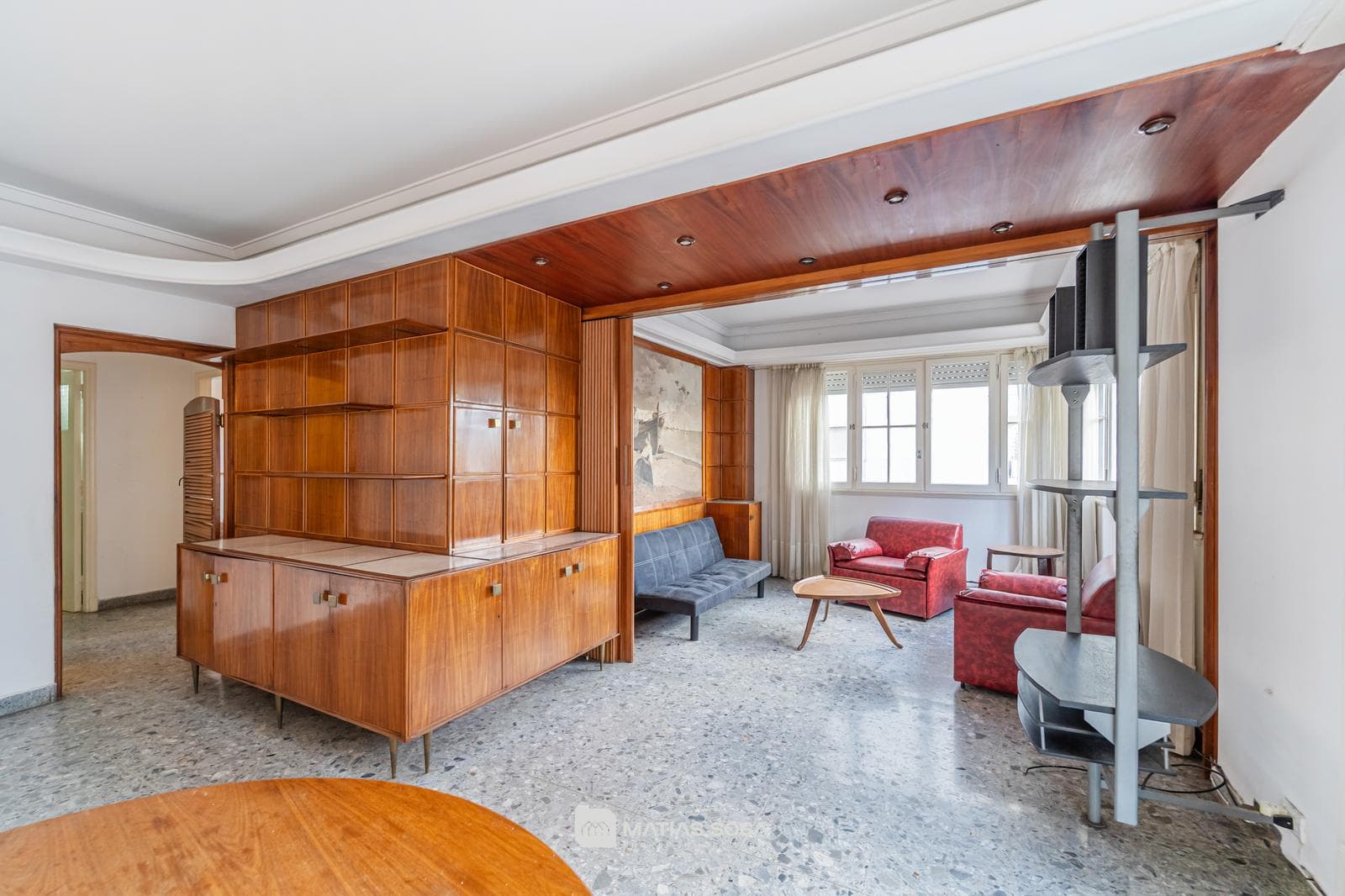 For Sale - Apartment - 3 rooms - on the street - with a balcony - view of Plaza Colón