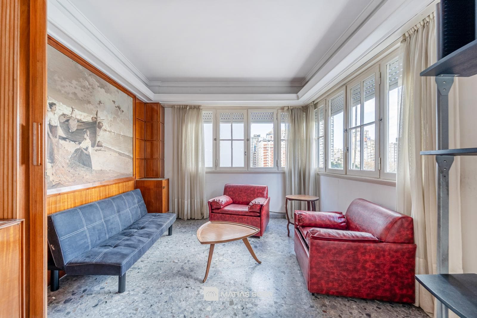 For Sale - Apartment - 3 rooms - on the street - with a balcony - view of Plaza Colón