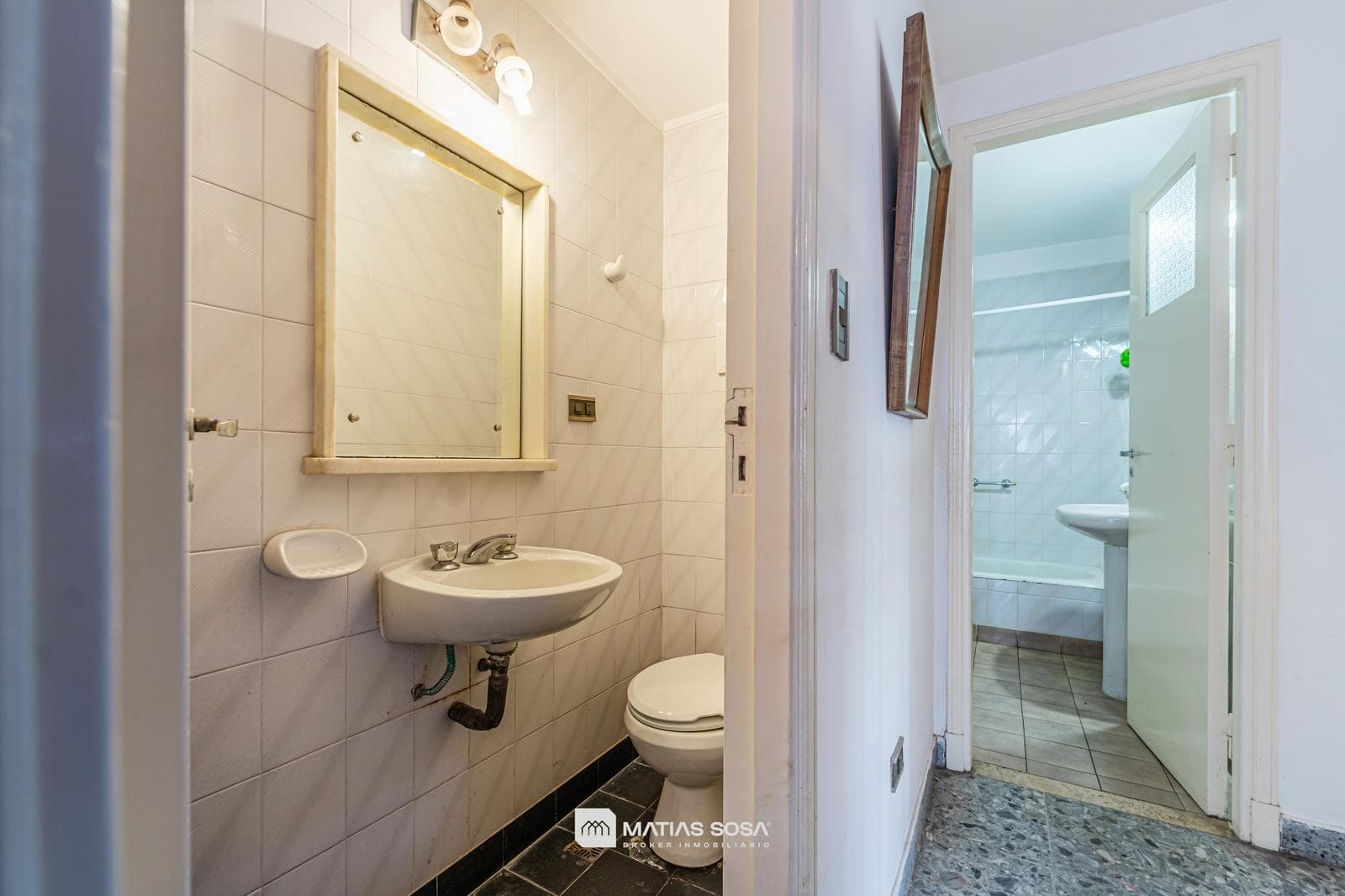 For Sale - Apartment - 3 rooms - on the street - with a balcony - view of Plaza Colón