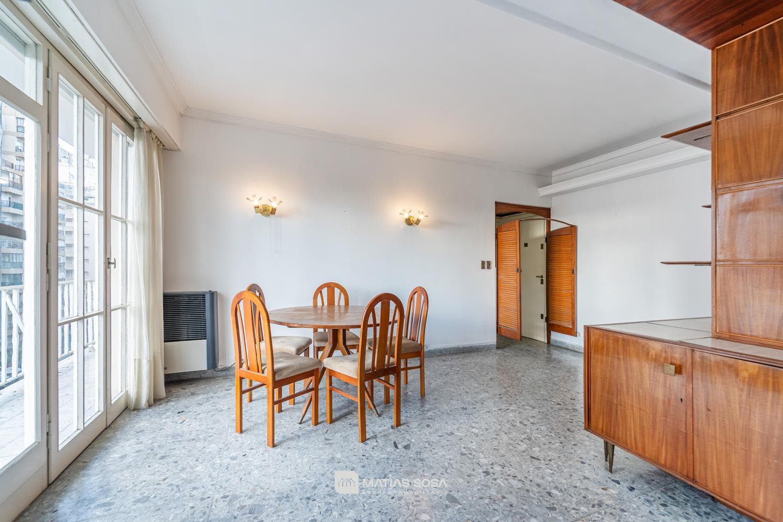 For Sale - Apartment - 3 rooms - on the street - with a balcony - view of Plaza Colón
