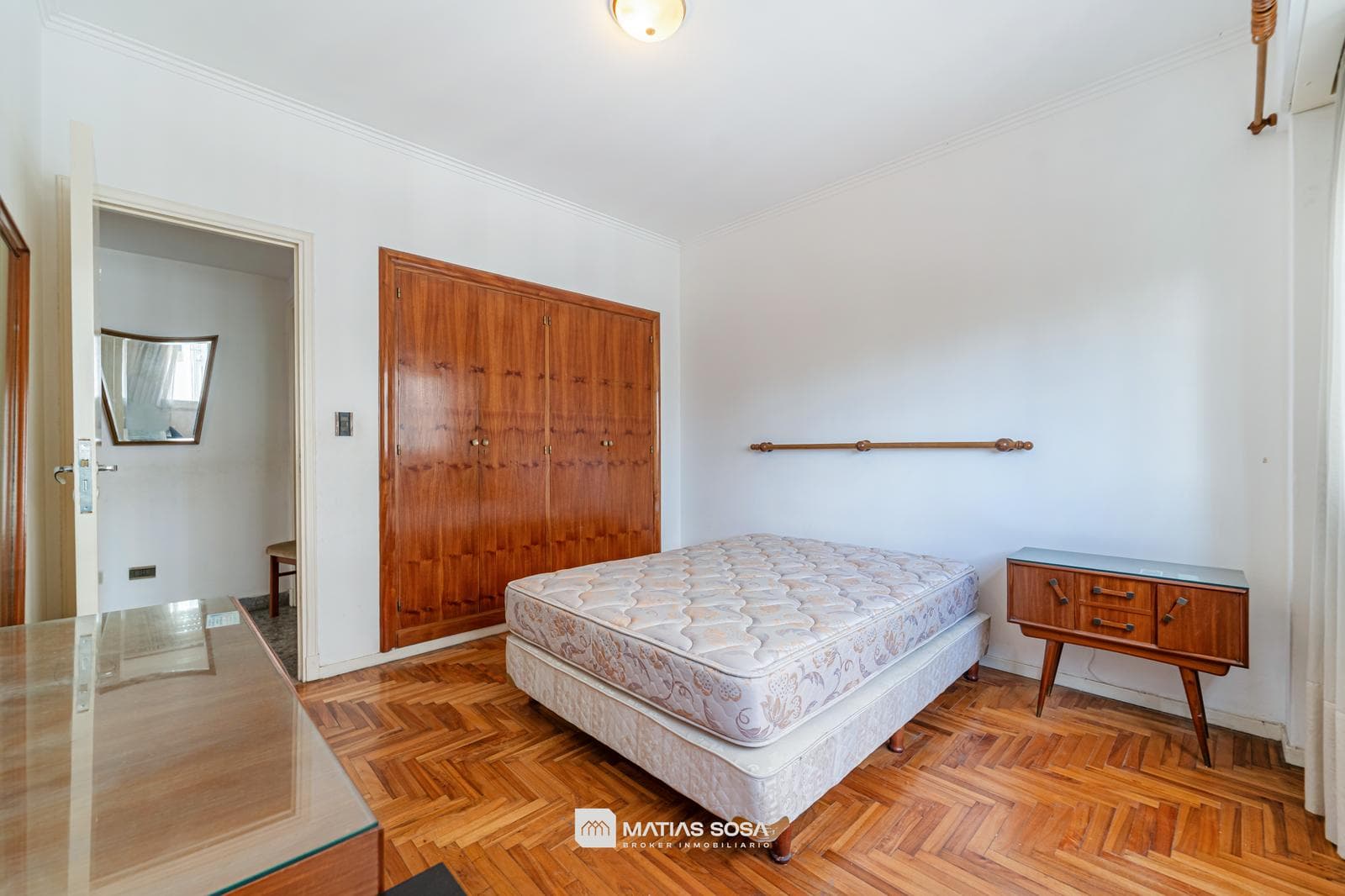For Sale - Apartment - 3 rooms - on the street - with a balcony - view of Plaza Colón