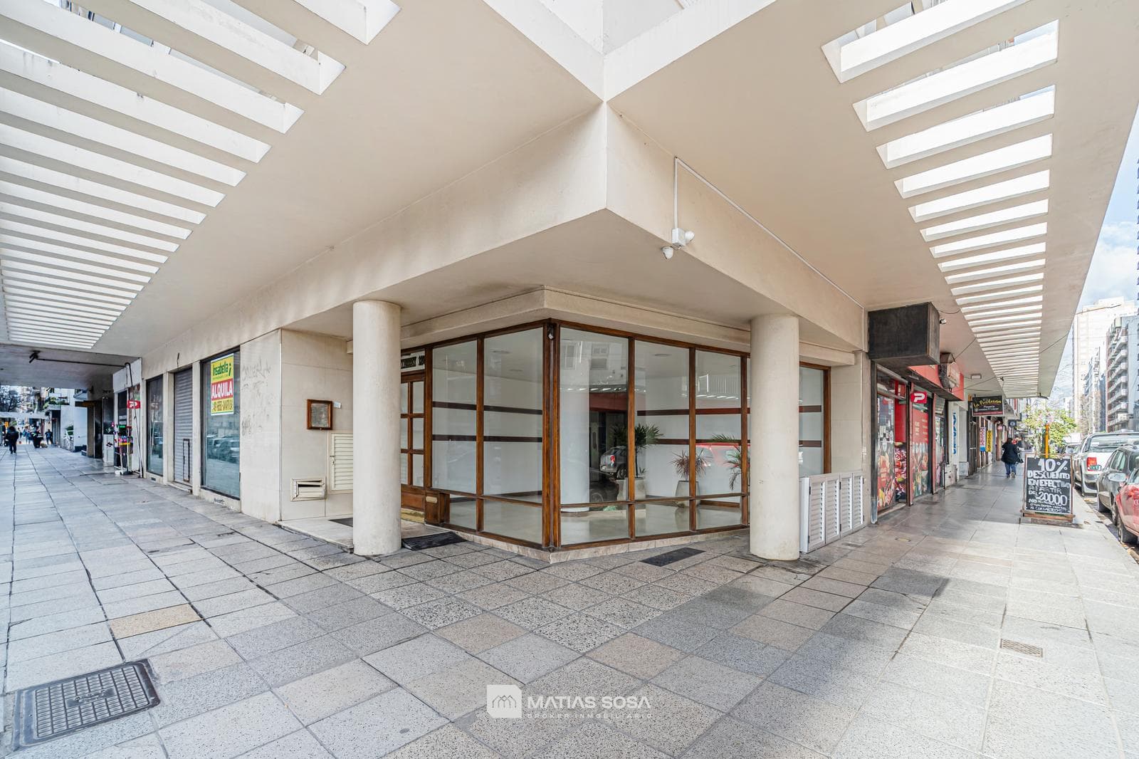For Sale - Apartment - 3 rooms - on the street - with a balcony - view of Plaza Colón