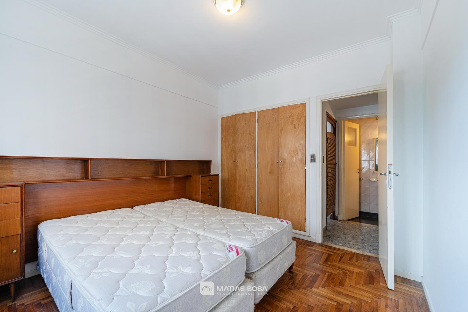 For Sale - Apartment - 3 rooms - on the street - with a balcony - view of Plaza Colón