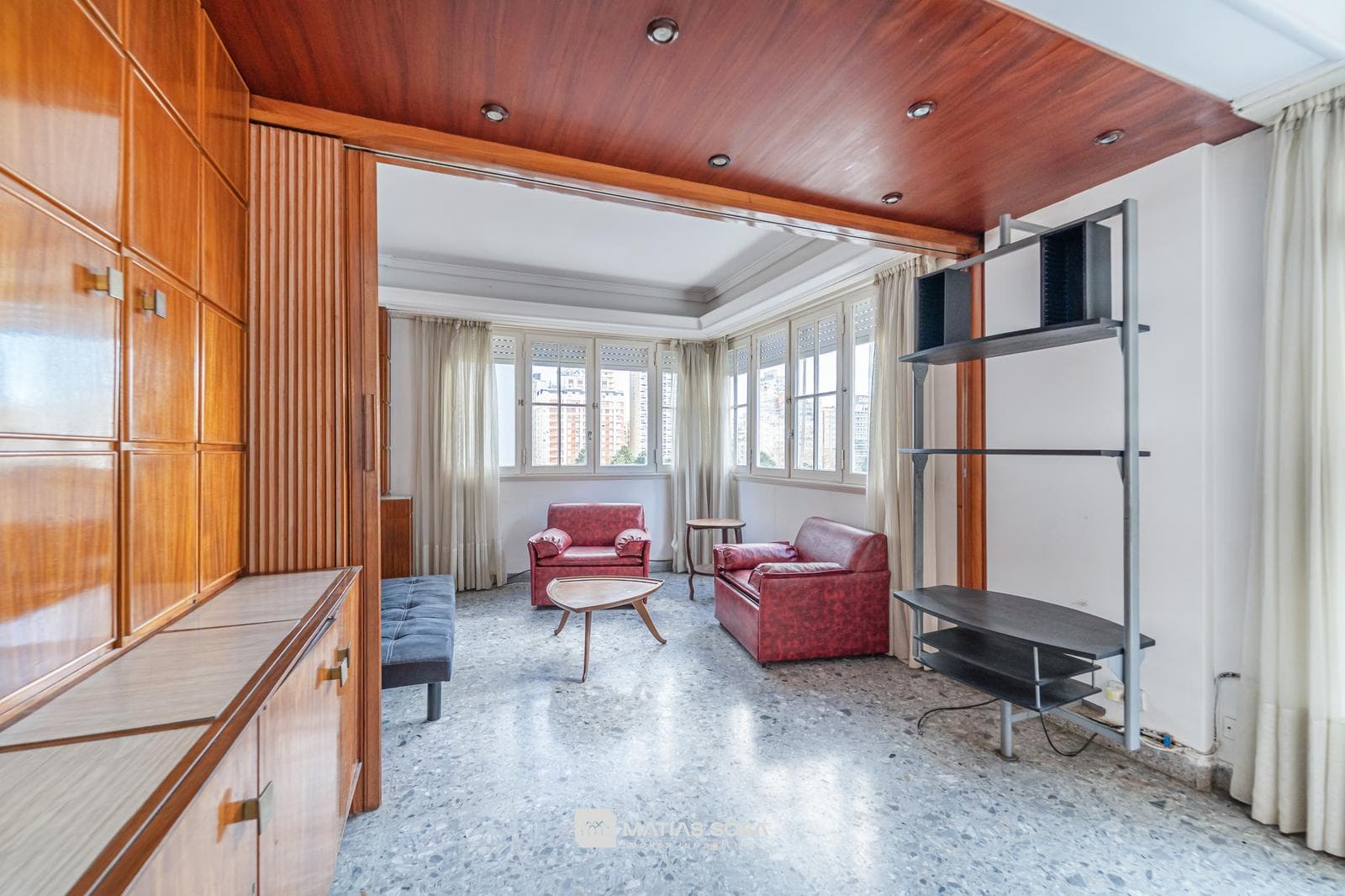 For Sale - Apartment - 3 rooms - on the street - with a balcony - view of Plaza Colón