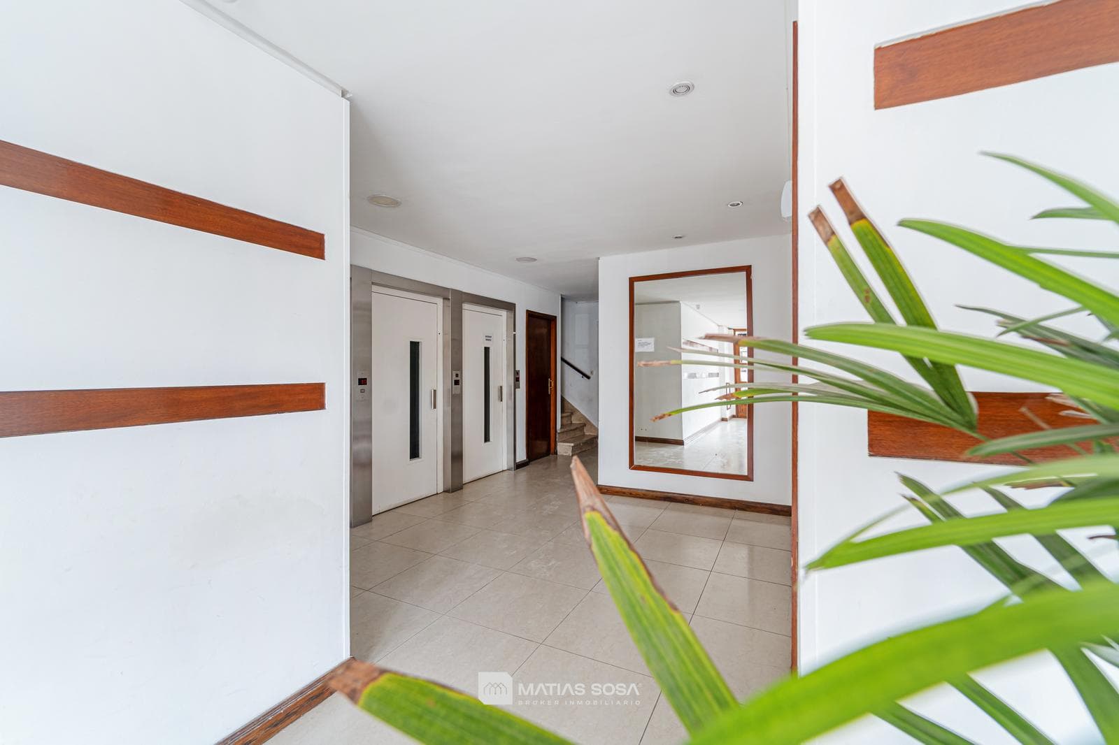 For Sale - Apartment - 3 rooms - on the street - with a balcony - view of Plaza Colón