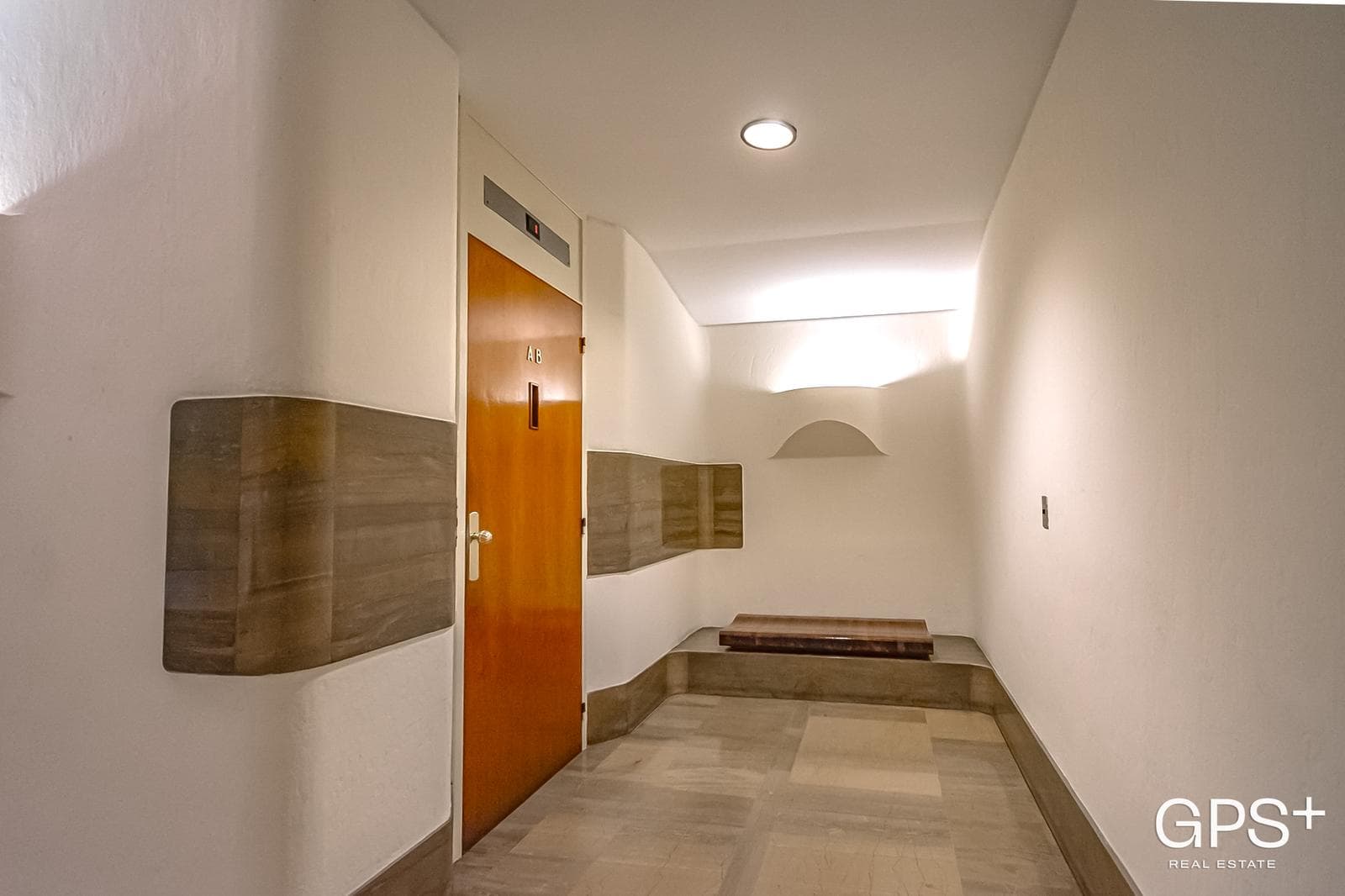 FOR SALE - 4-room apartment with a continuous balcony - Garage and 24-hour security in Recoleta