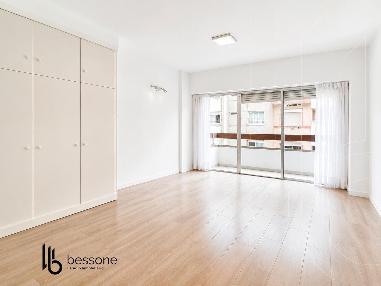 1-Bedroom Apartment, Renovated, Balcony, Plaza Colón