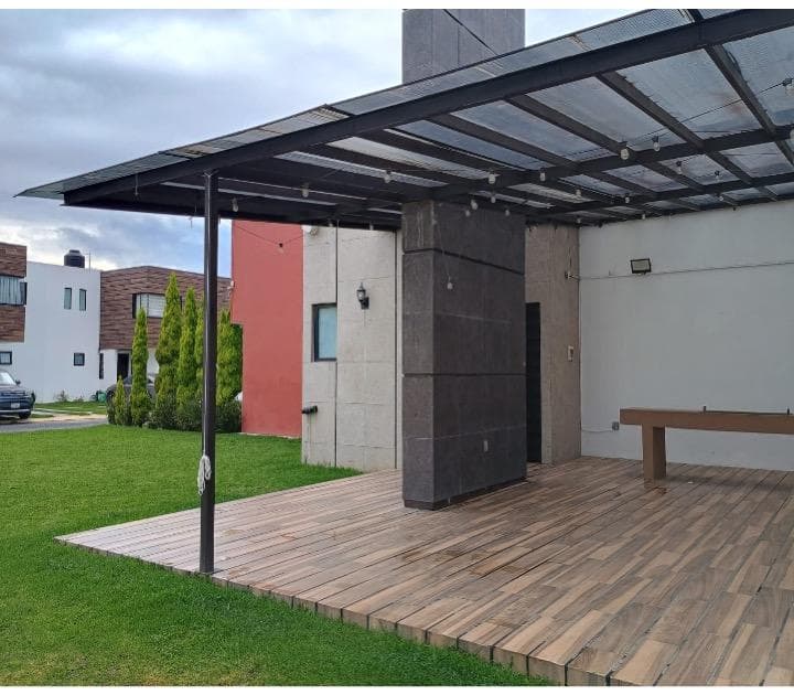 House for Sale Less Than a Minute from Galerías Metepec in a Condo Complex—Financing Available
