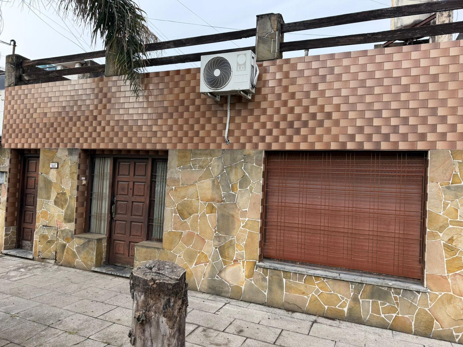 HOUSE FOR SALE IN RAMOS MEJIA—ELIGIBLE FOR A LOAN—GREAT OPPORTUNITY—EXCHANGE OR FINANCING AVAILABLE