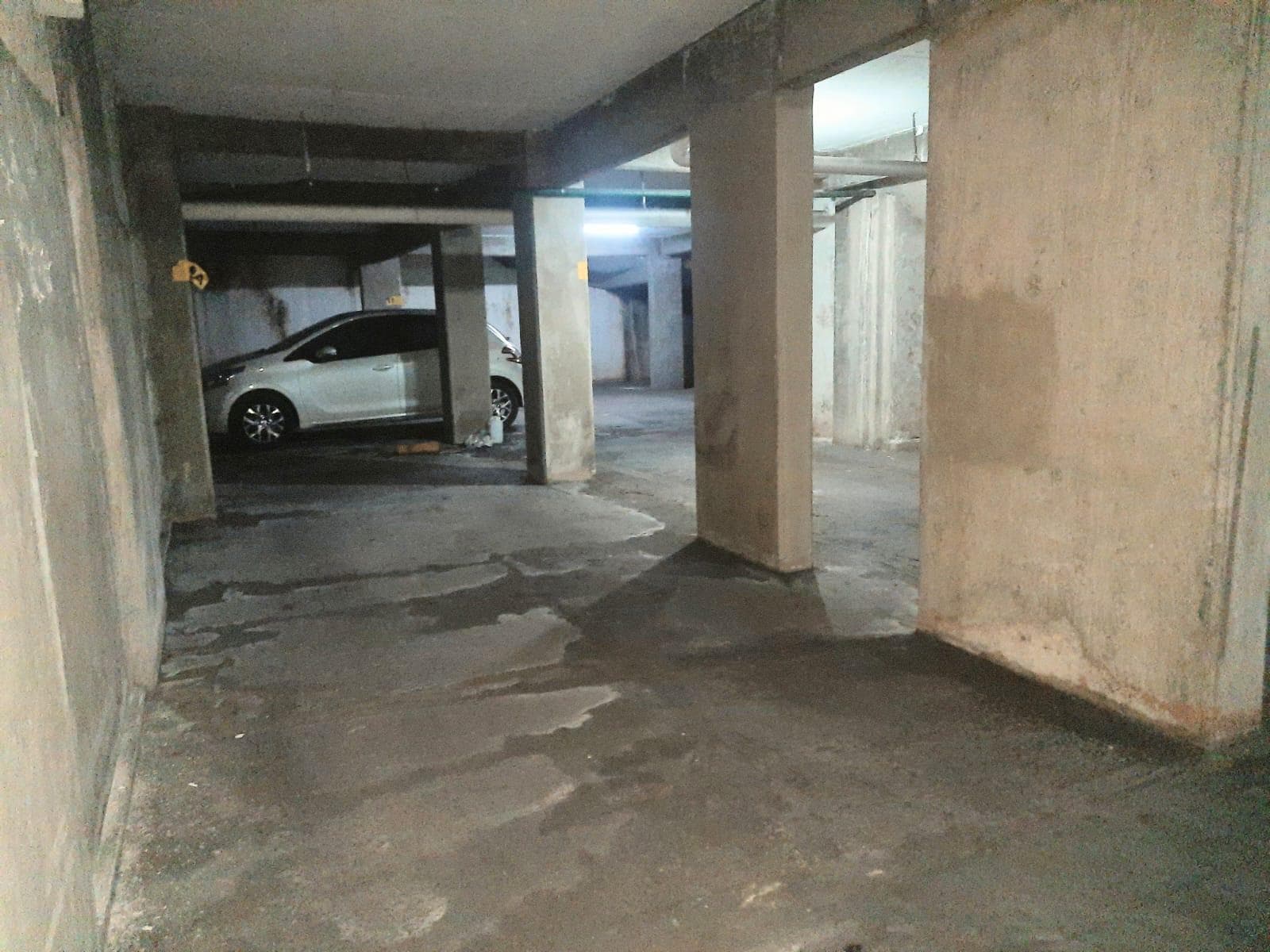 FOR SALE - Covered double garage - Echesortu neighborhood, Rosario.