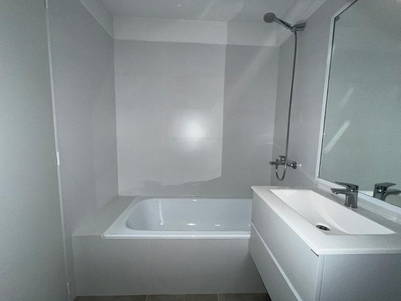 One-room apartment in Almagro with high-end amenities