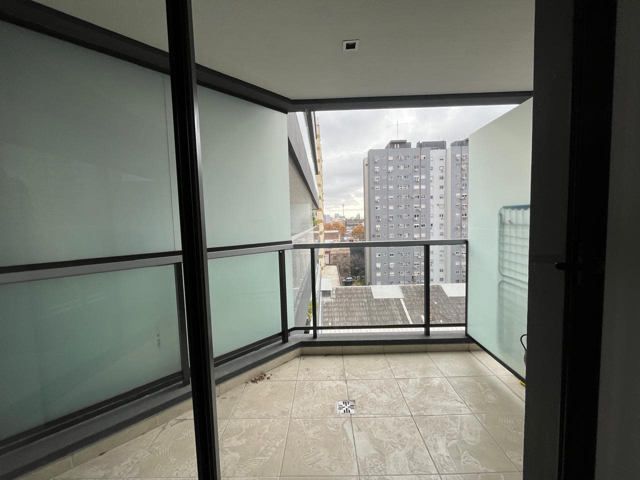 One-room apartment in Almagro with high-end amenities