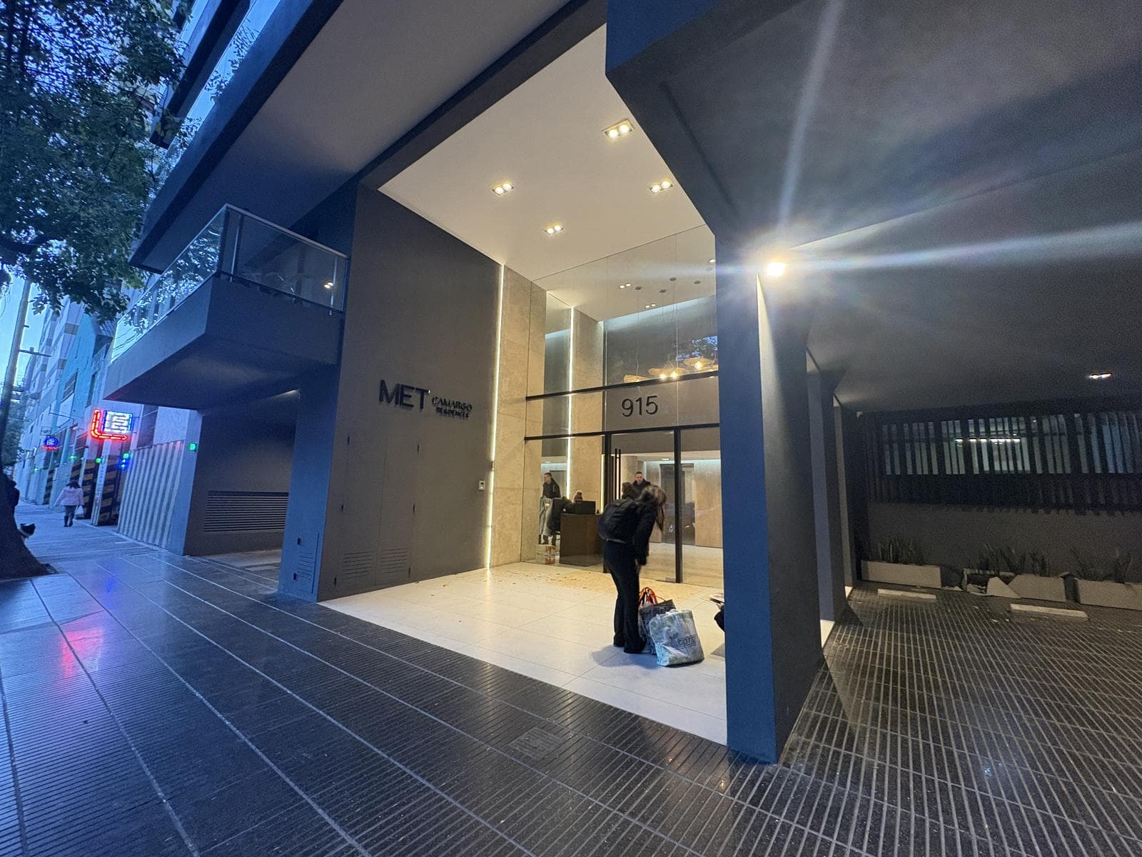 One-room apartment in Almagro with high-end amenities