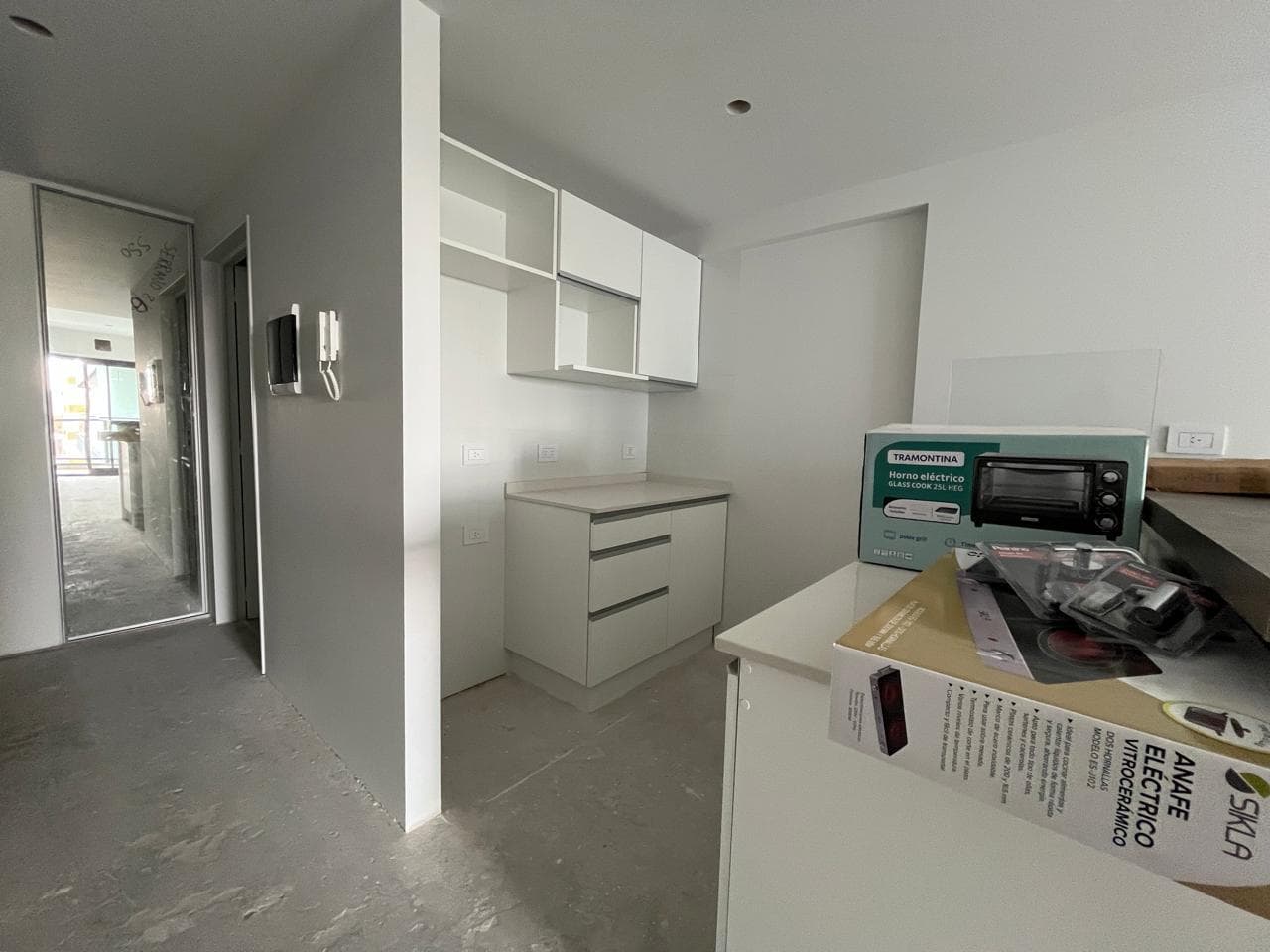 One-room apartment in Almagro with high-end amenities