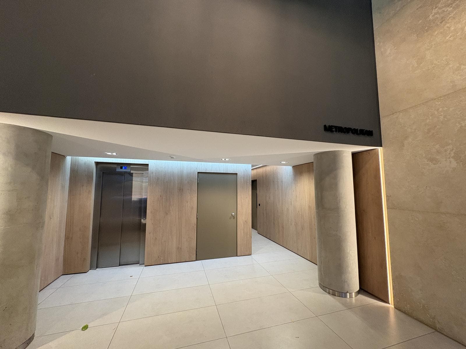 One-room apartment in Almagro with high-end amenities