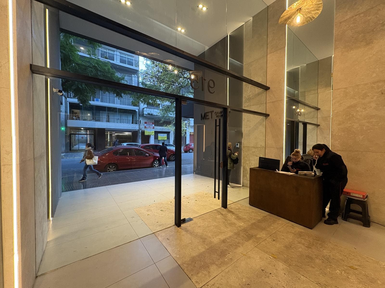 One-room apartment in Almagro with high-end amenities