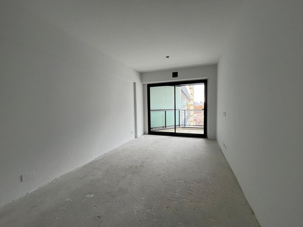 One-room apartment in Almagro with high-end amenities