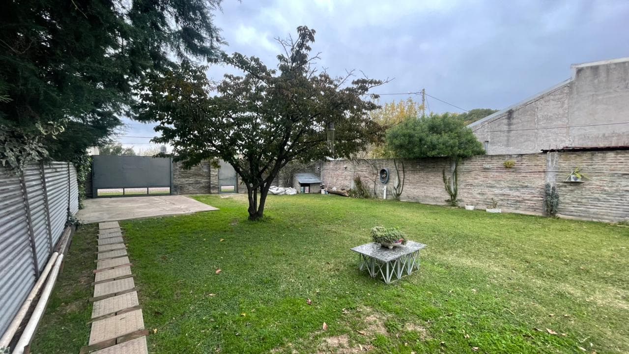 3-room house with a large yard and barbecue FOR SALE