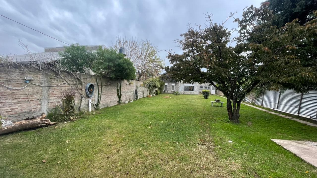 3-room house with a large yard and barbecue FOR SALE