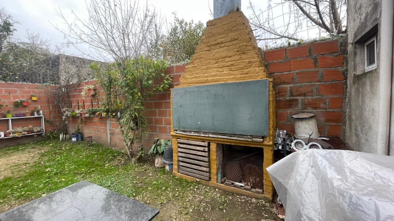 3-room house with a large yard and barbecue FOR SALE