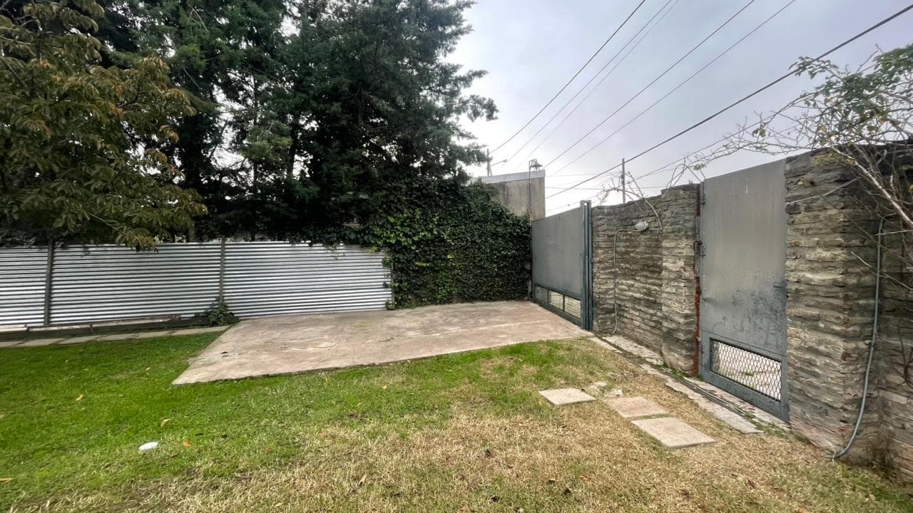 3-room house with a large yard and barbecue FOR SALE