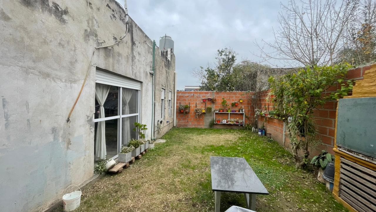 3-room house with a large yard and barbecue FOR SALE