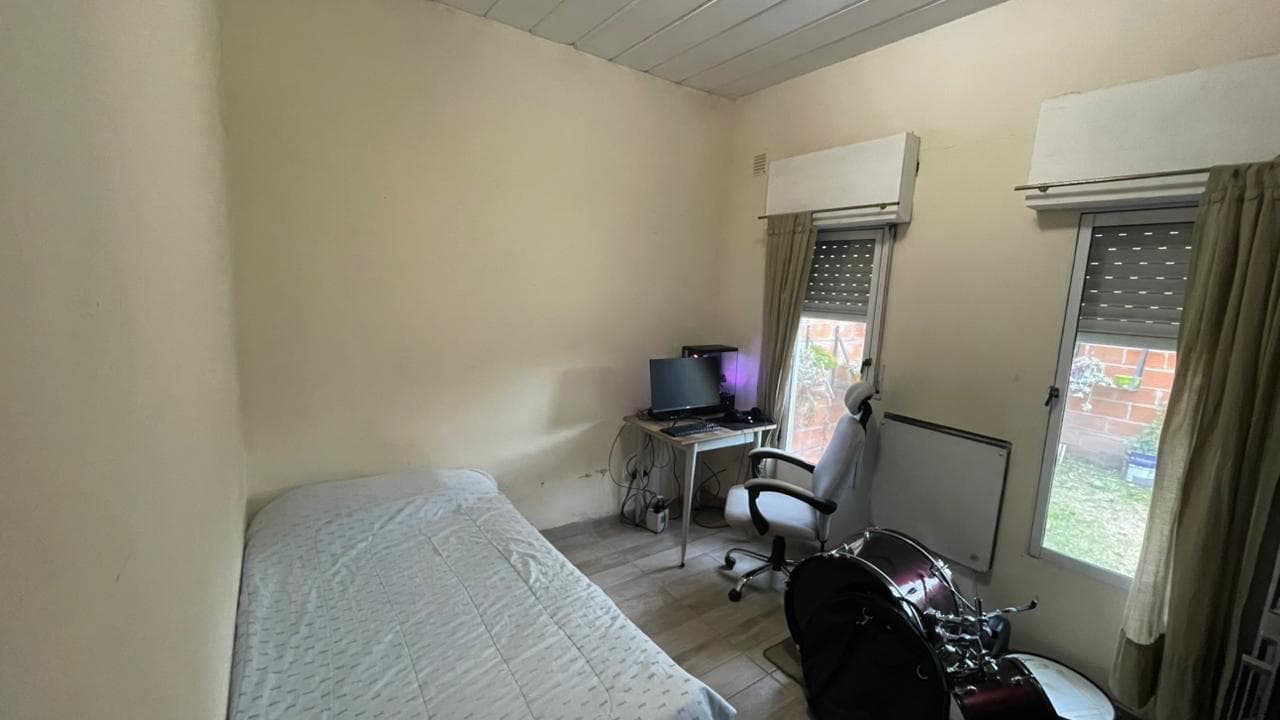 3-room house with a large yard and barbecue FOR SALE