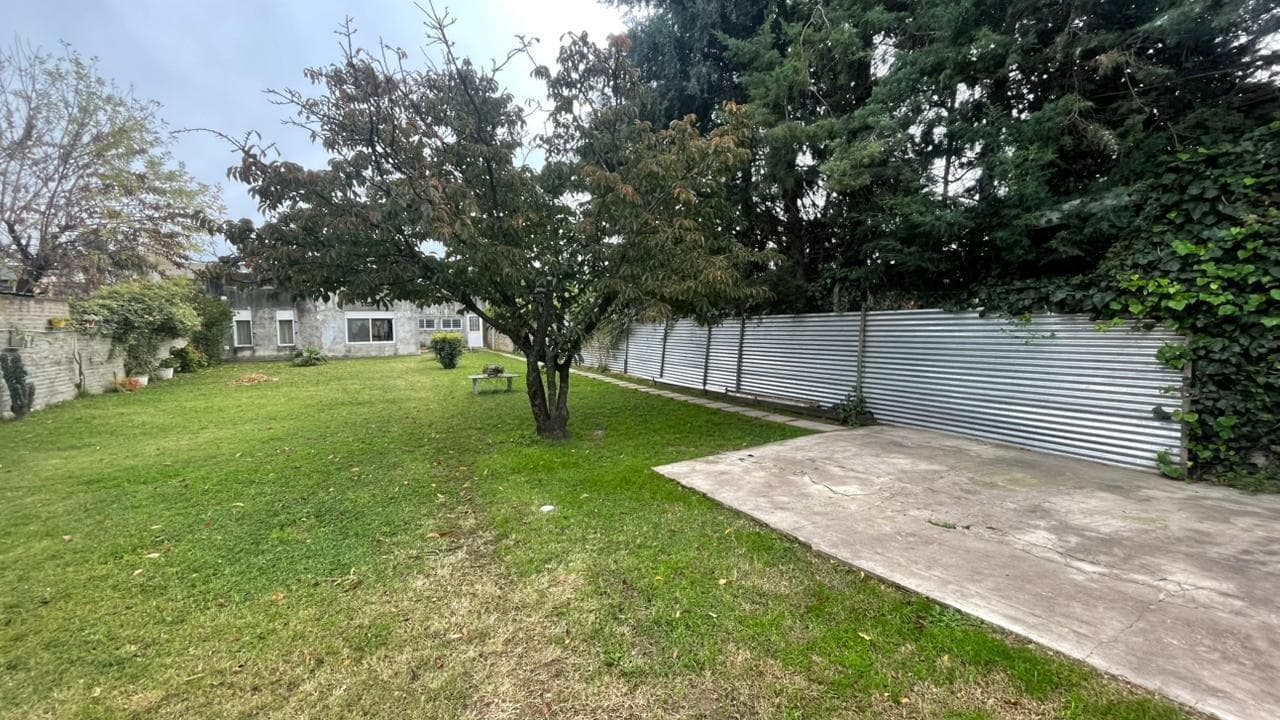 3-room house with a large yard and barbecue FOR SALE