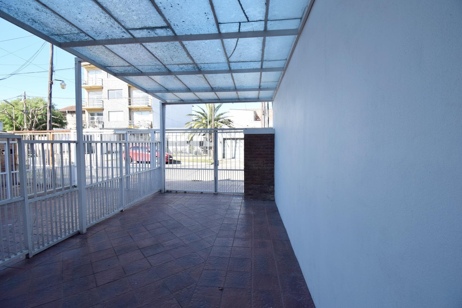 TRIPLEX FOR SALE WITH GARDEN IN CENTRAL WEST QUILMES