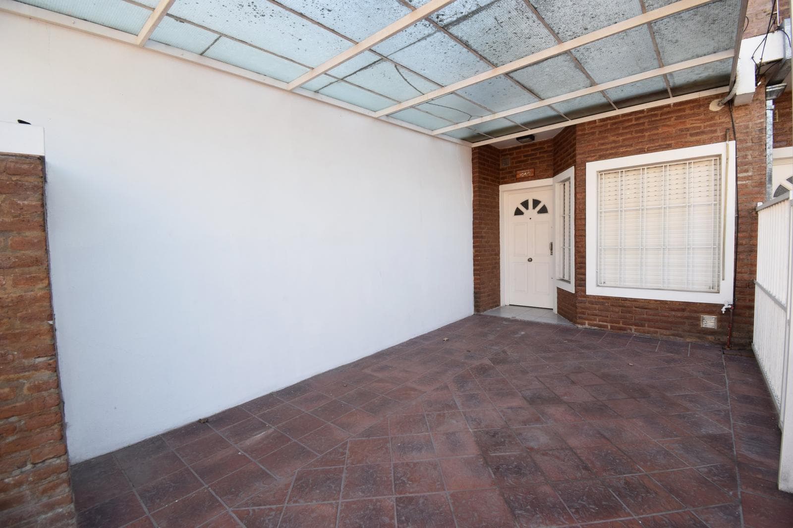 TRIPLEX FOR SALE WITH GARDEN IN CENTRAL WEST QUILMES