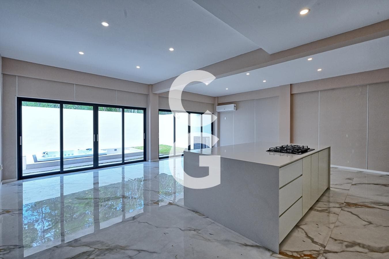 House for Sale in Cancún in the Vía Cumbres Residential Complex with Two Terraces
