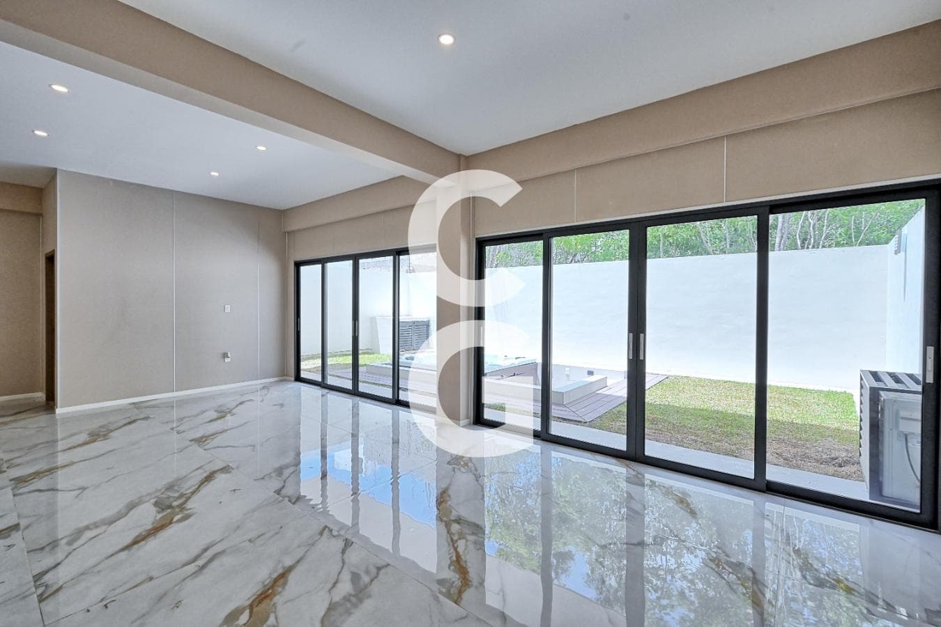 House for Sale in Cancún in the Vía Cumbres Residential Complex with Two Terraces