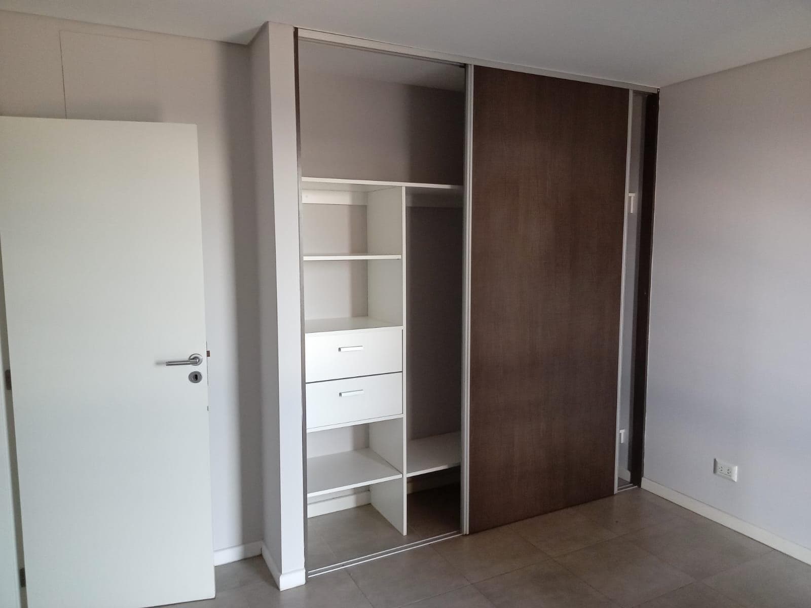 APARTMENT FOR SALE IN CARDINALES: 2 BEDROOMS, COVERED PARKING SPACE, AMENITIES
