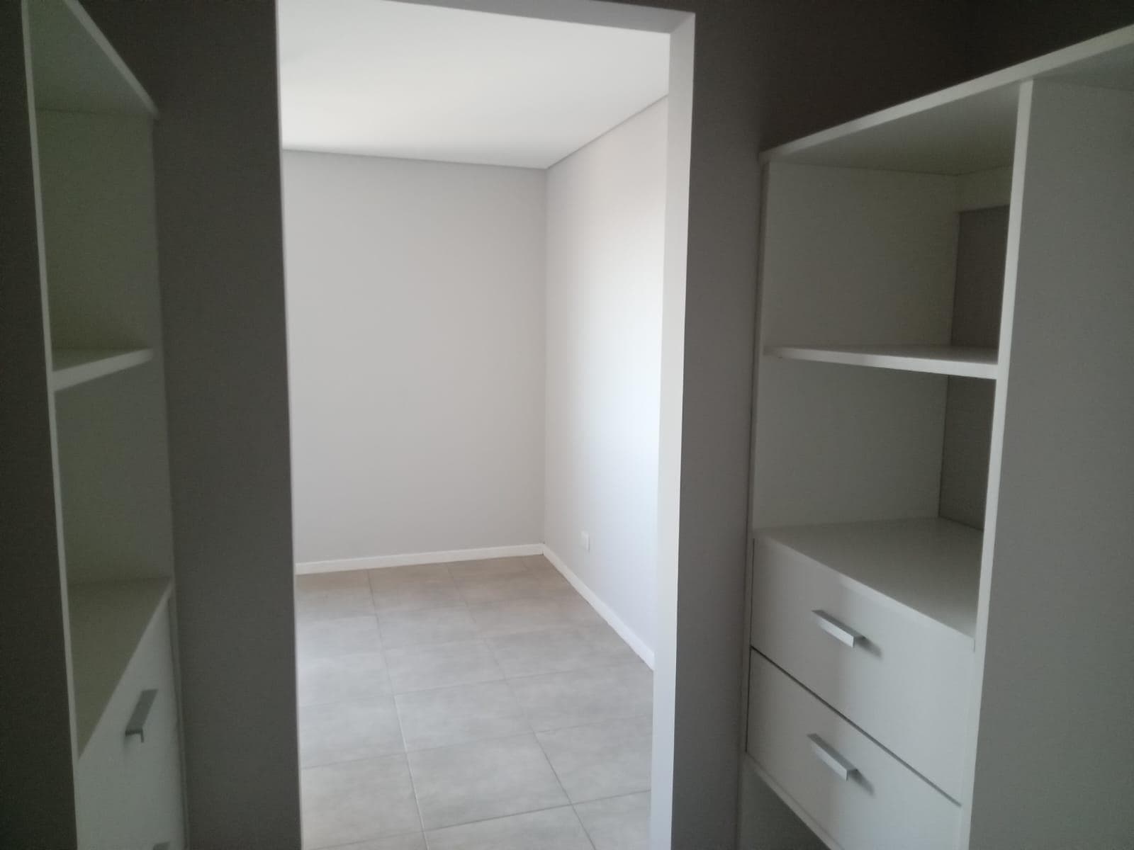 APARTMENT FOR SALE IN CARDINALES: 2 BEDROOMS, COVERED PARKING SPACE, AMENITIES