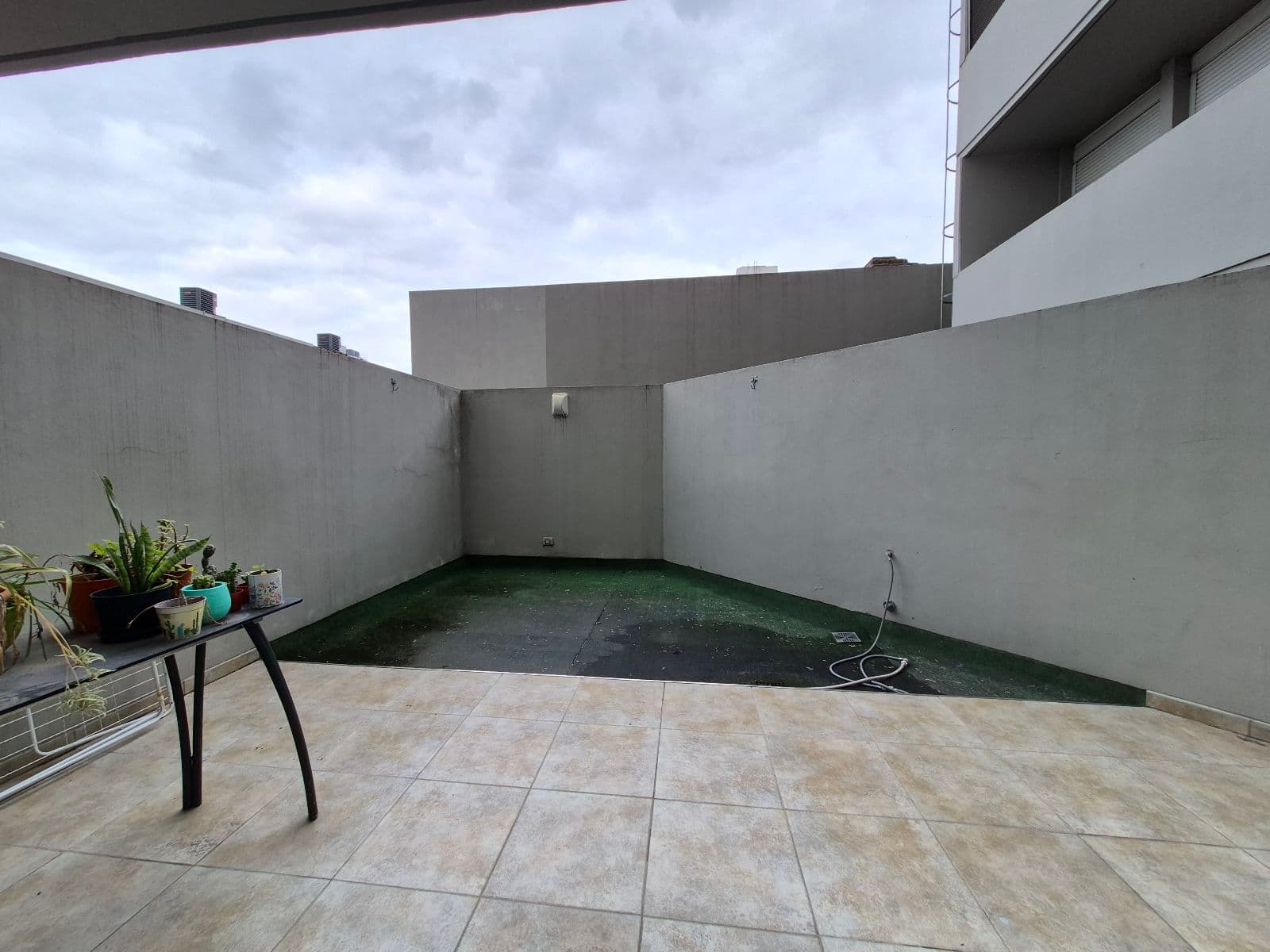 FOR SALE - One-bedroom apartment with a patio. Downtown, Rosario.
