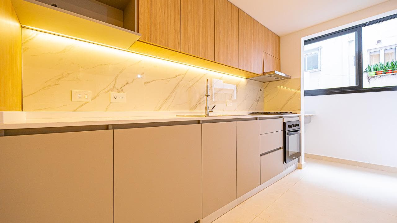 4-ROOM APARTMENT FOR SALE IN THE ALTO PALERMO AREA—MORTGAGE AVAILABLE