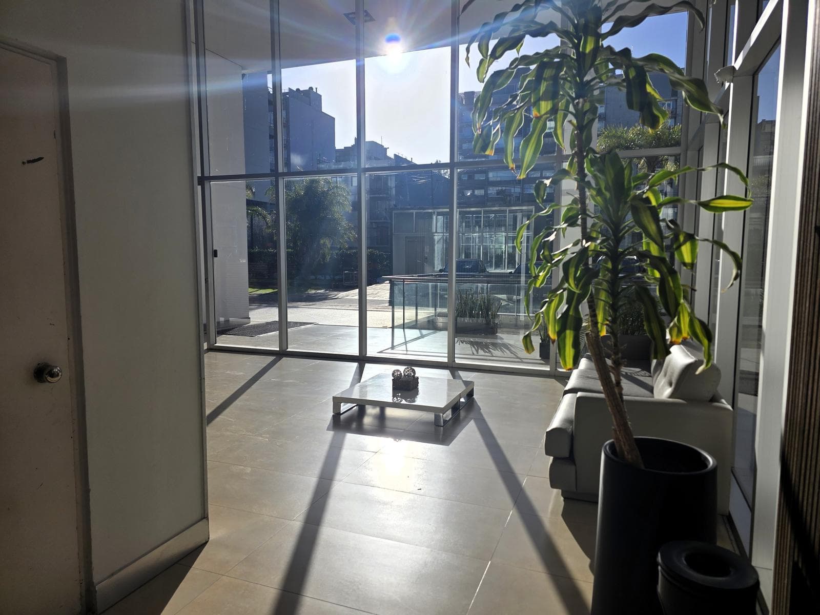 For sale: Apartment in Olivos-Vias/Rio, 2 bedrooms, garage, amenities, great opportunity.